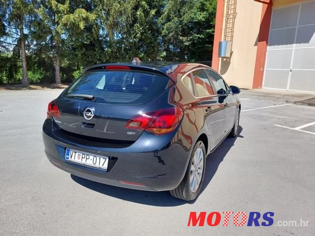 2011' Opel Astra Sport photo #6