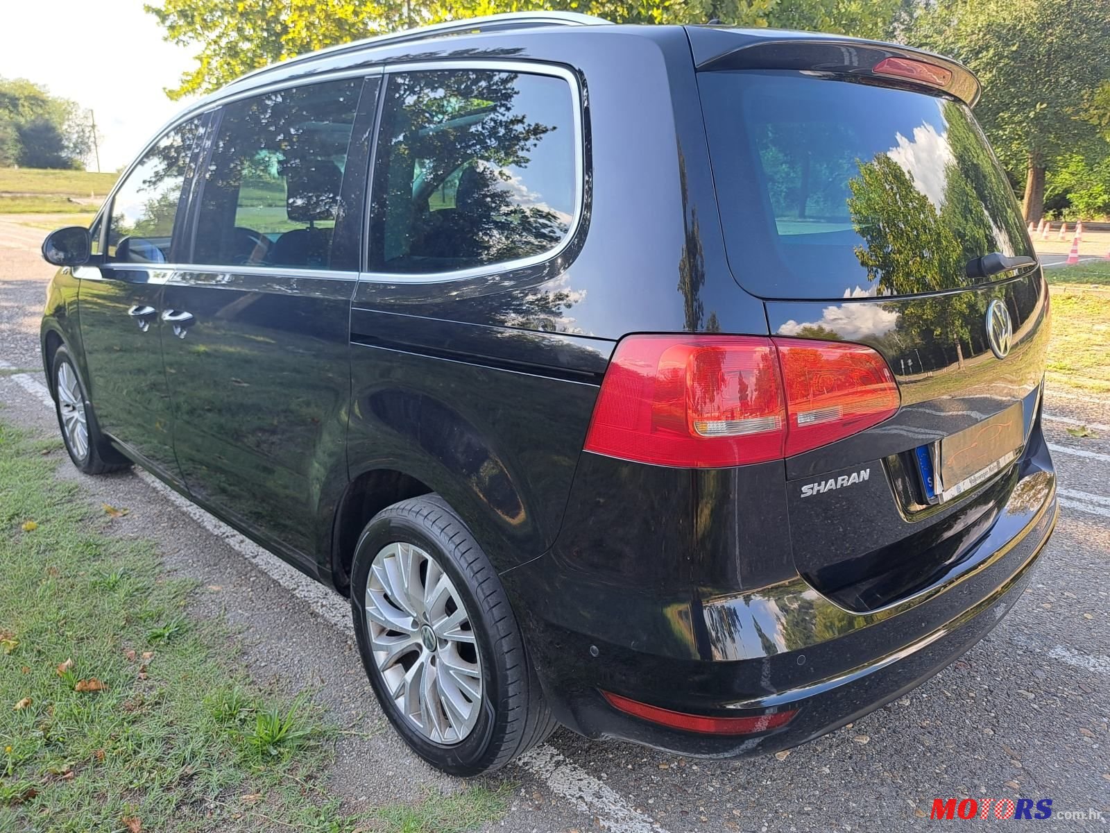 2011' Volkswagen Sharan 2,0 Tdi Bmt photo #4