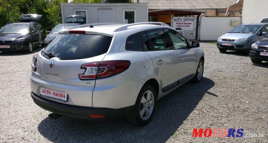 2010' Renault Megane Grandtour photo #1