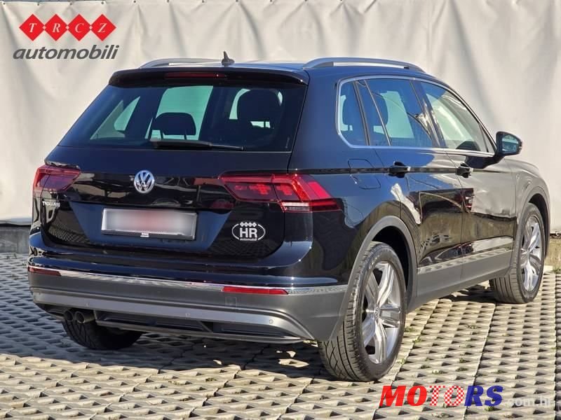 2019' Volkswagen Tiguan photo #3