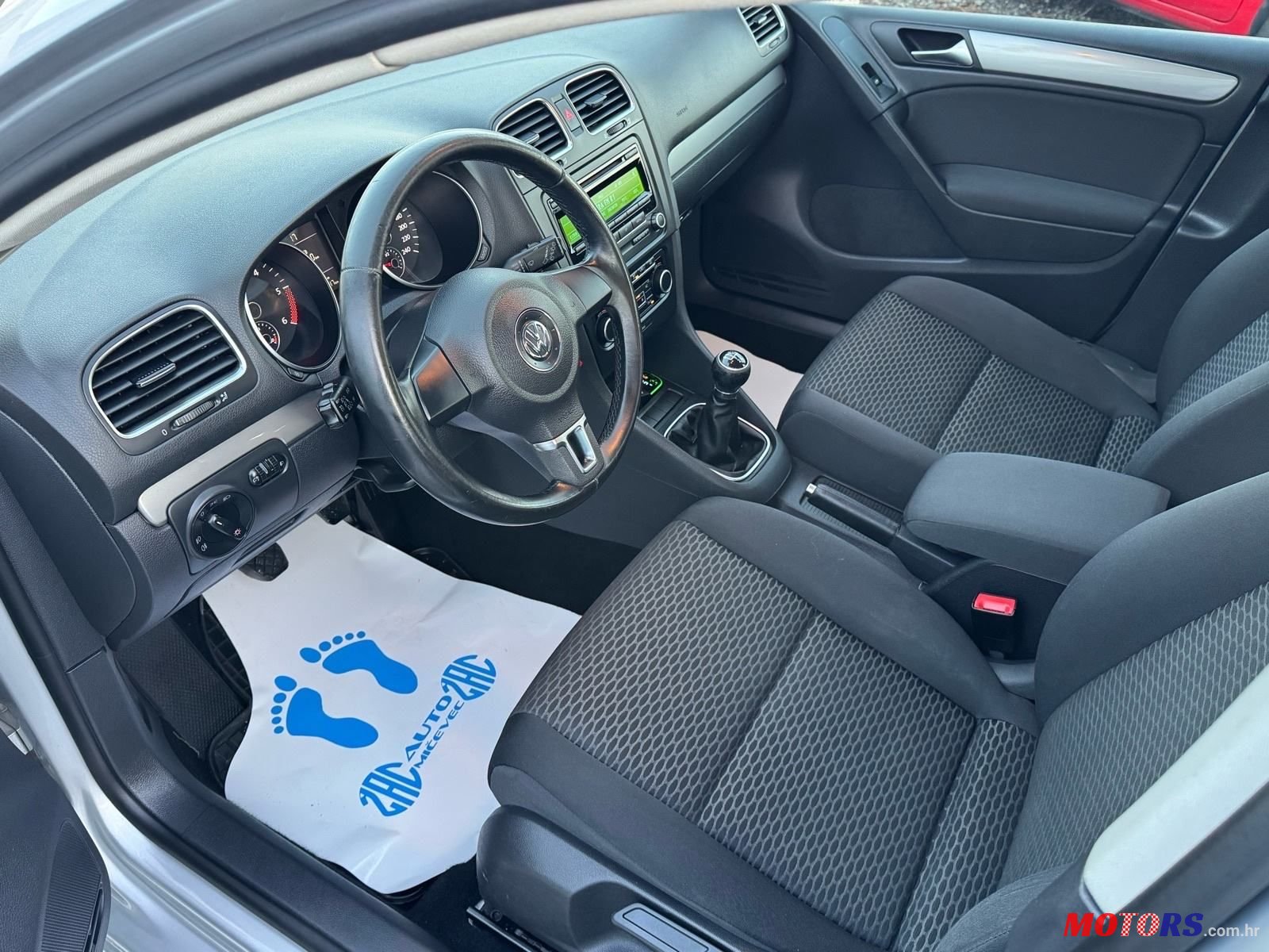 2012' Volkswagen Golf VI 1,6 Tdi photo #5