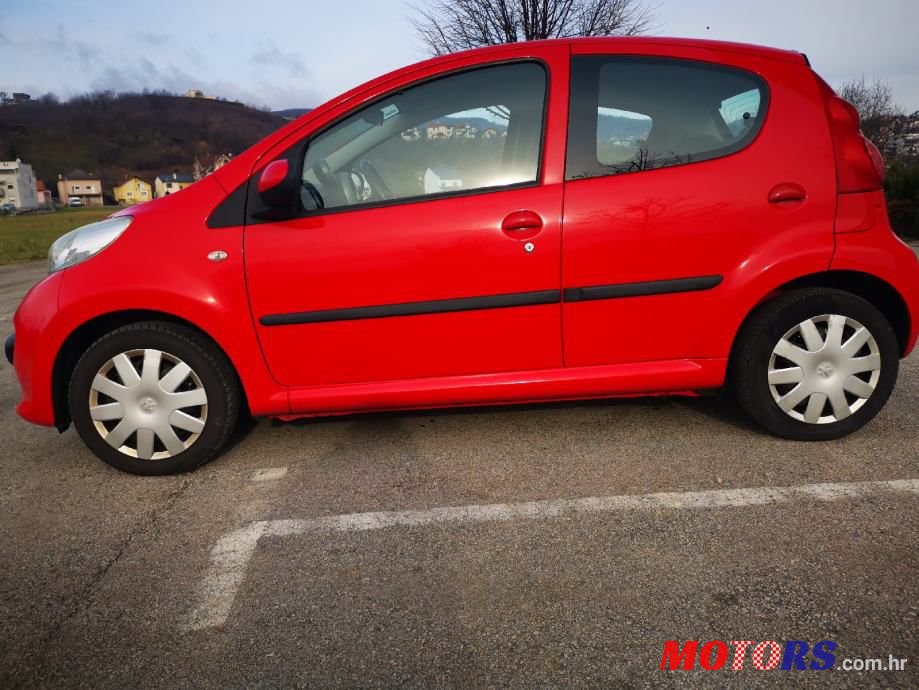 2008' Peugeot 107 1,0 photo #2