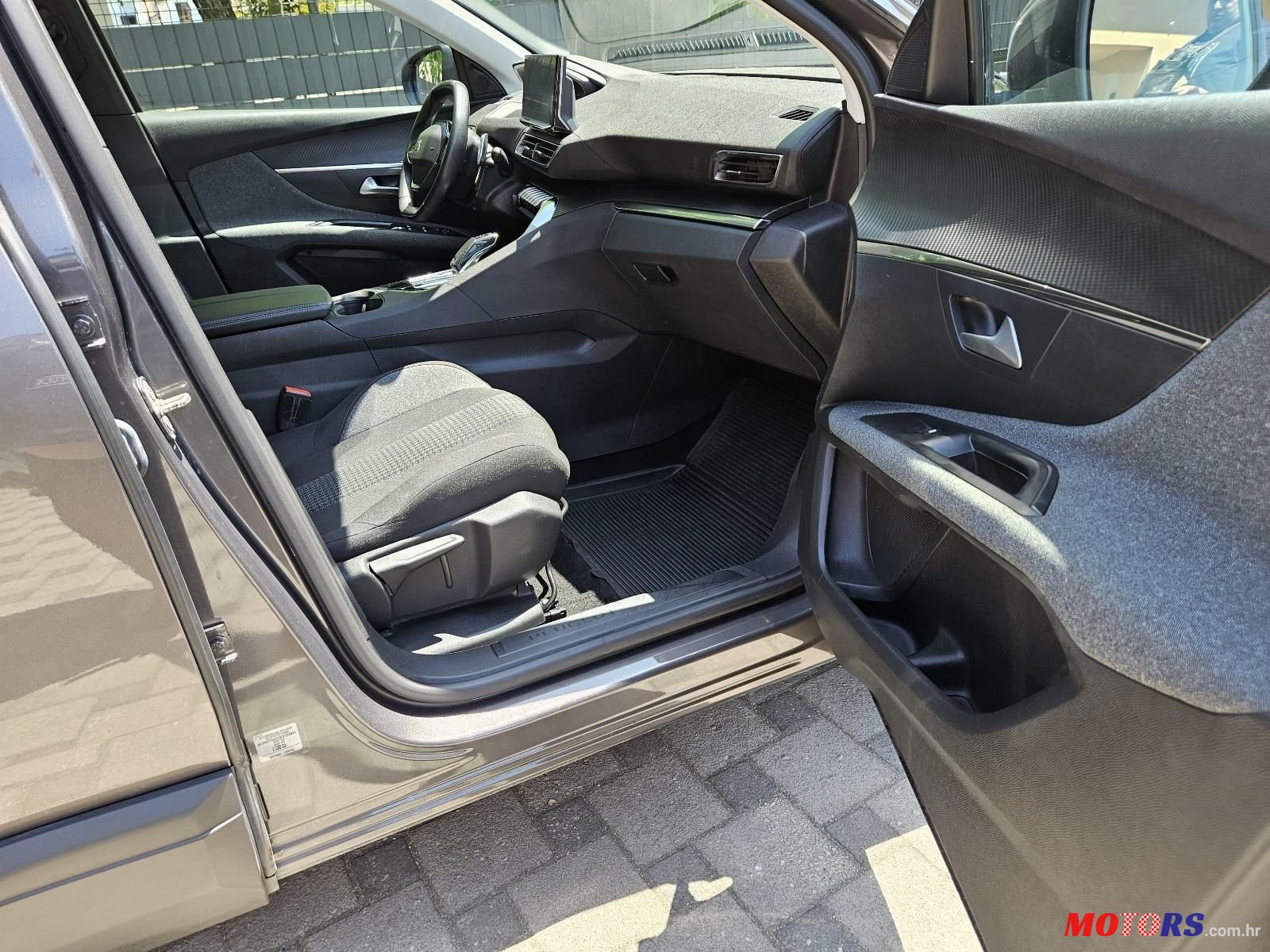 2021' Peugeot 3008 1,5 Bluehdi photo #6