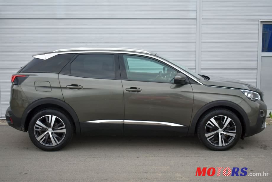 2020' Peugeot 3008 photo #2