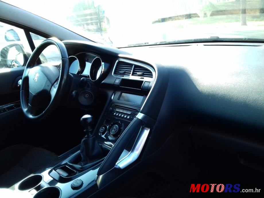 2011' Peugeot 3008 1,6 Hdi photo #6