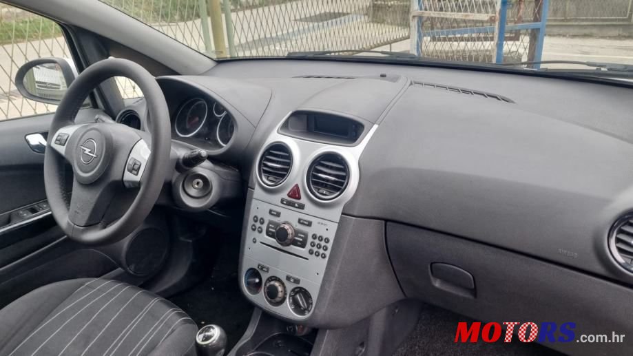 2010' Opel Corsa 1,3 Cdti photo #5