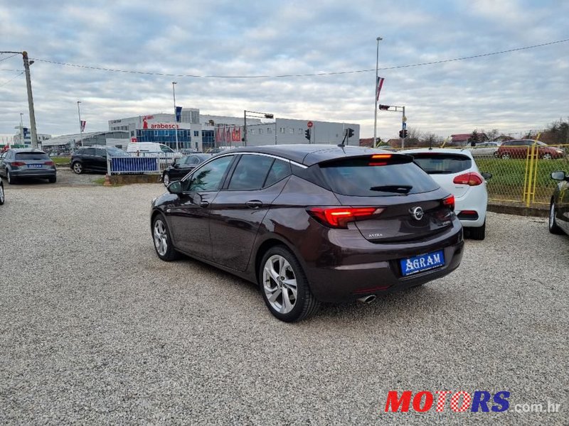 2017' Opel Astra photo #5
