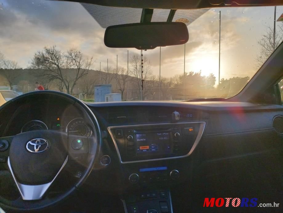 2014' Toyota Auris Karavan photo #6