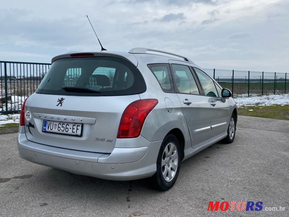2011' Peugeot 308 Sw photo #2