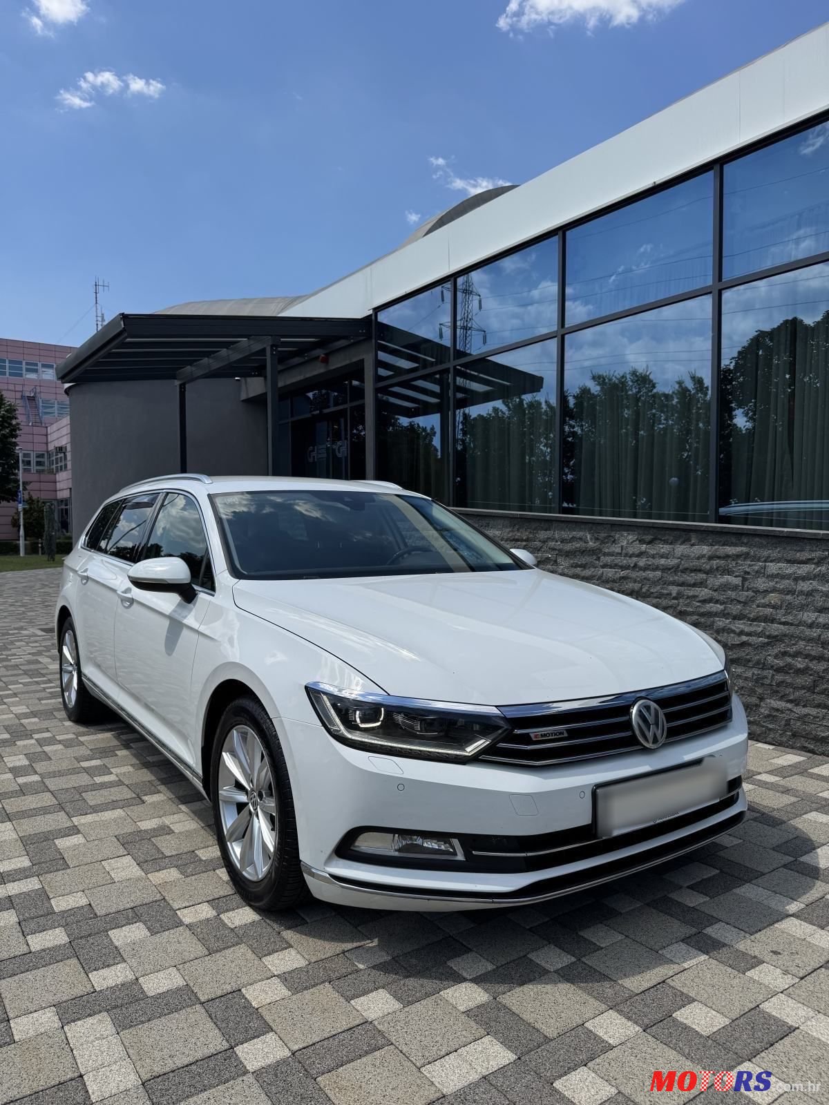2016' Volkswagen Passat photo #1