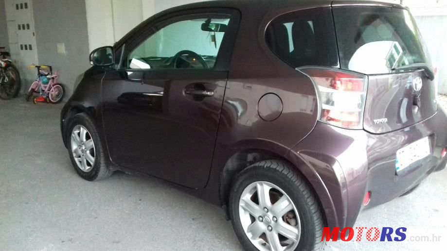 2010' Toyota iQ 1,0 Vvt-I photo #1
