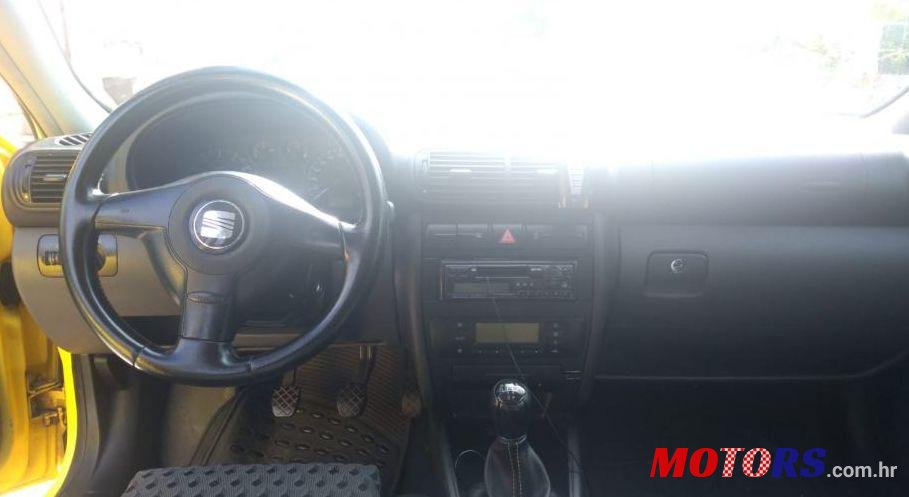 2002' SEAT Leon photo #1