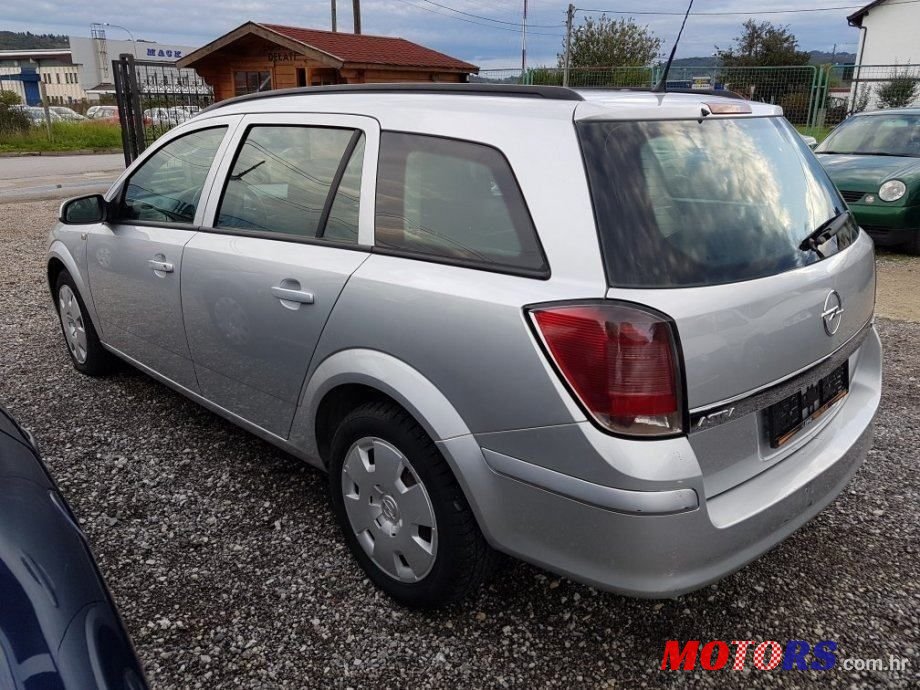 2006' Opel Astra Karavan photo #4