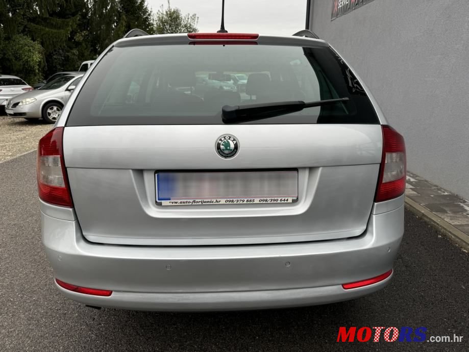 2013' Skoda Octavia Combi photo #5