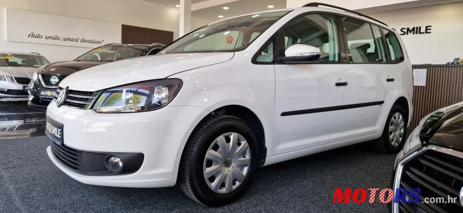 2011' Volkswagen Touran photo #1