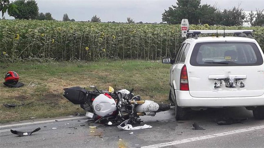 Poginuo motociklist u Trpinji, automobil mu oduzeo prednost