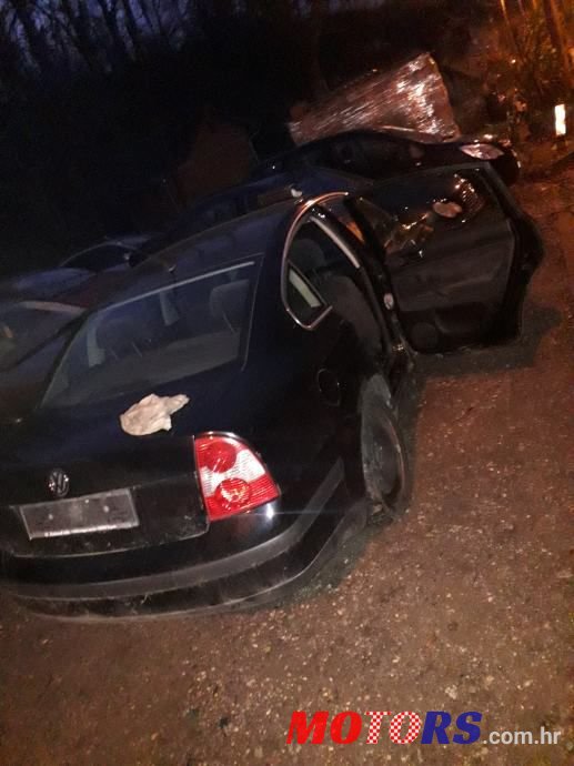 2002' Volkswagen Passat 2,3 V5 photo #3