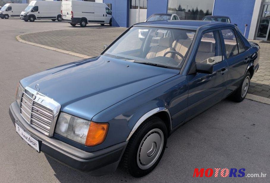 1988' Mercedes-Benz 124 230 photo #1