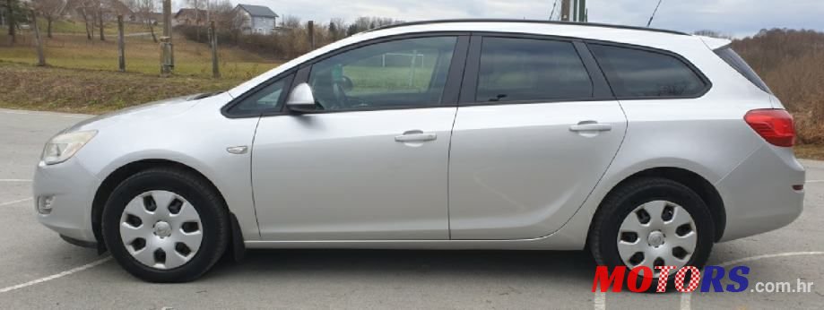 2012' Opel Astra Karavan photo #5