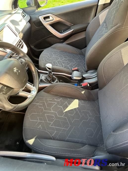 2014' Peugeot 2008 1,6 E-Hdi photo #6