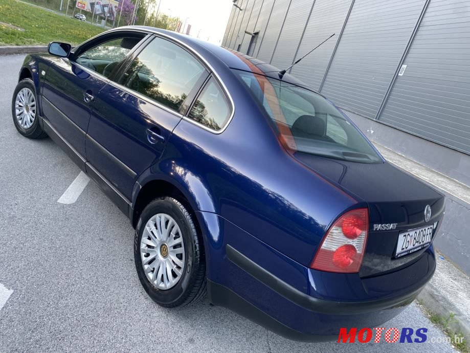 2001' Volkswagen Passat photo #3