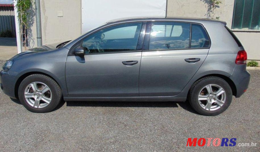 2009' Volkswagen Golf VI 1,6 TDI photo #3