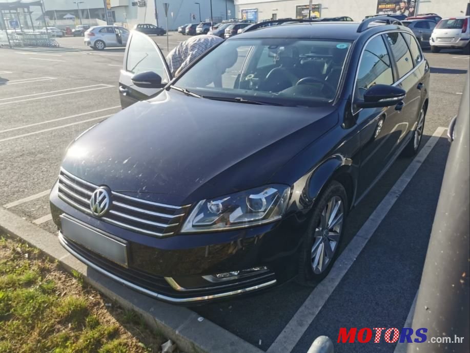 2012' Volkswagen Passat Variant photo #1