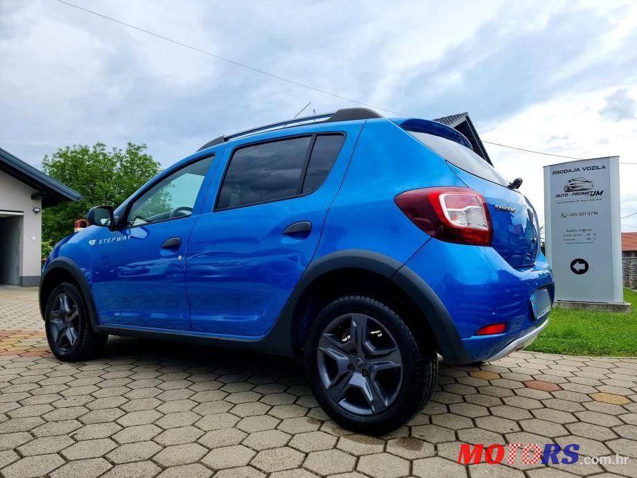 2016' Dacia Sandero photo #5