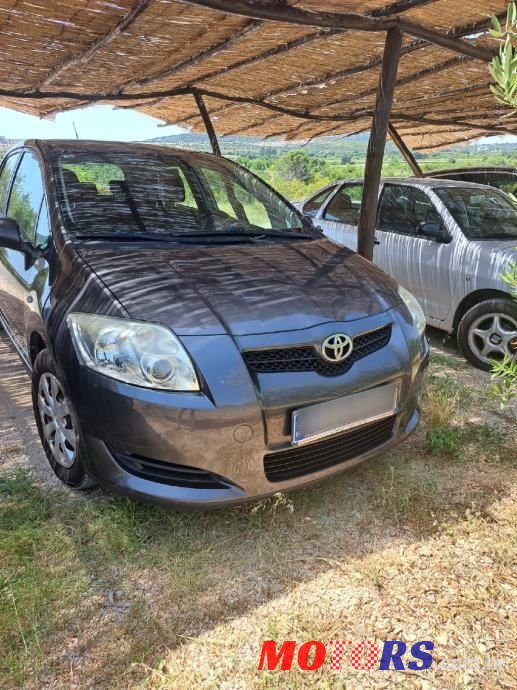 2009' Toyota Auris photo #6