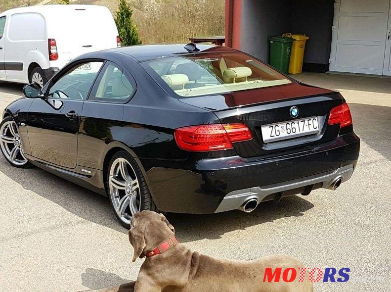 2010' BMW 3 Series 320D photo #1