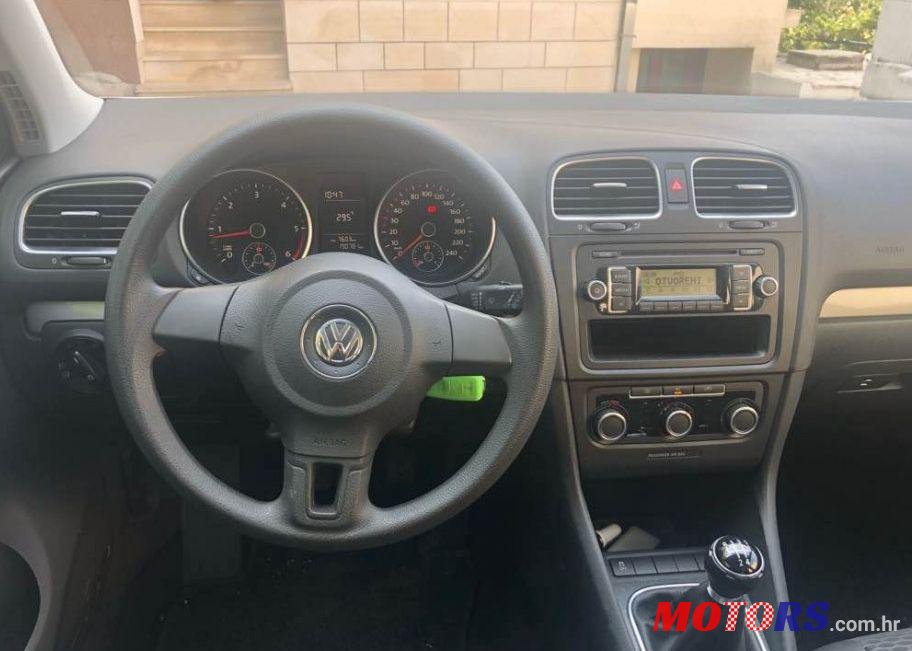 2011' Volkswagen Golf VI 1,6 Tdi photo #2