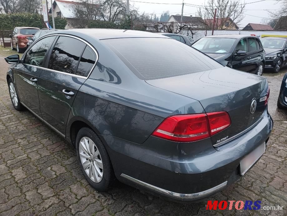 2011' Volkswagen Passat photo #4