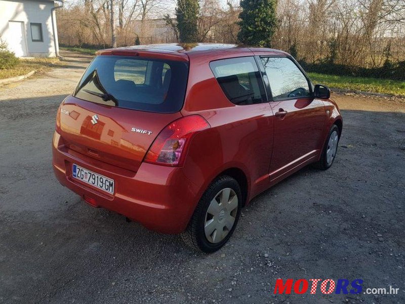 2010' Suzuki Swift 1,3 Gc photo #2