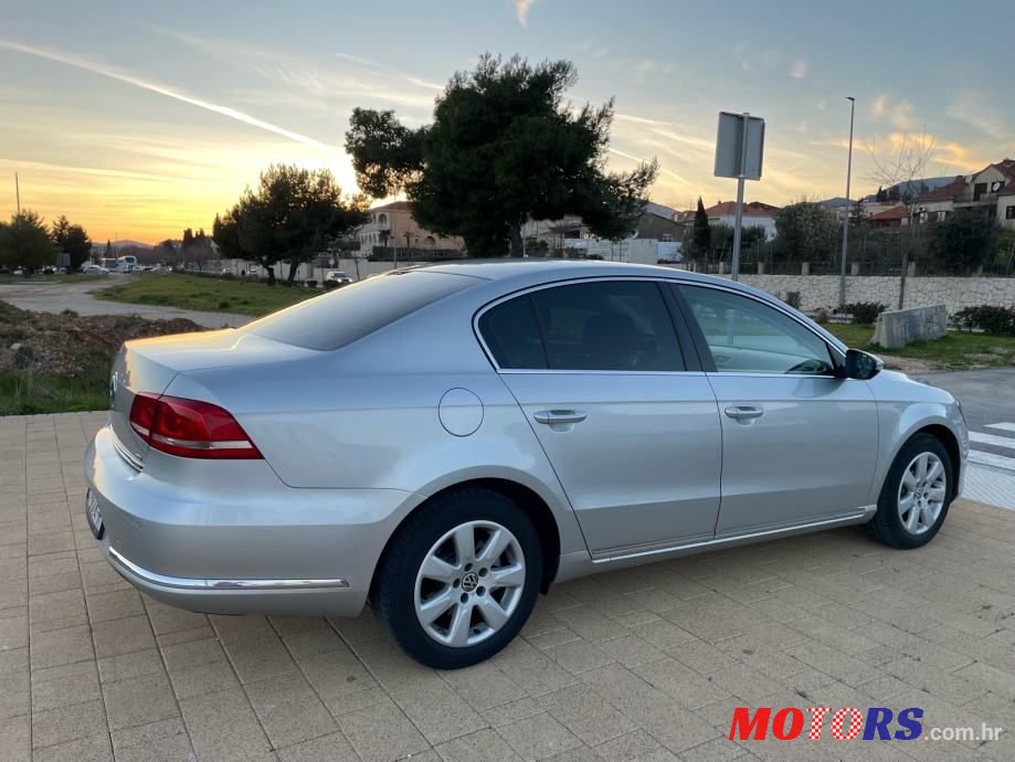 2011' Volkswagen Passat photo #6