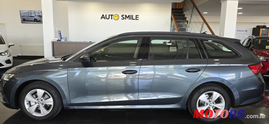 2021' Skoda Octavia Combi photo #2