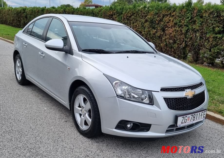 2010' Chevrolet Cruze 1,6 photo #1