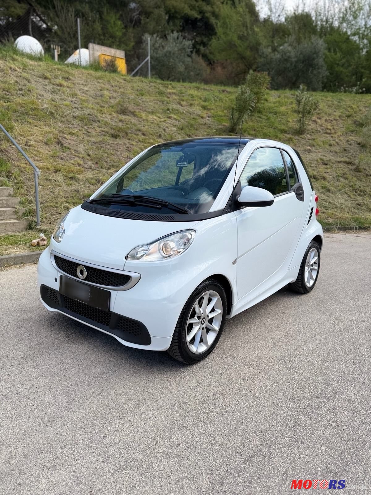 2013' Smart Fortwo Hybrid photo #2