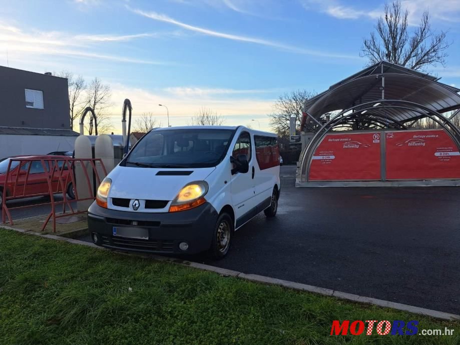 2005' Renault Trafic Kombi photo #2