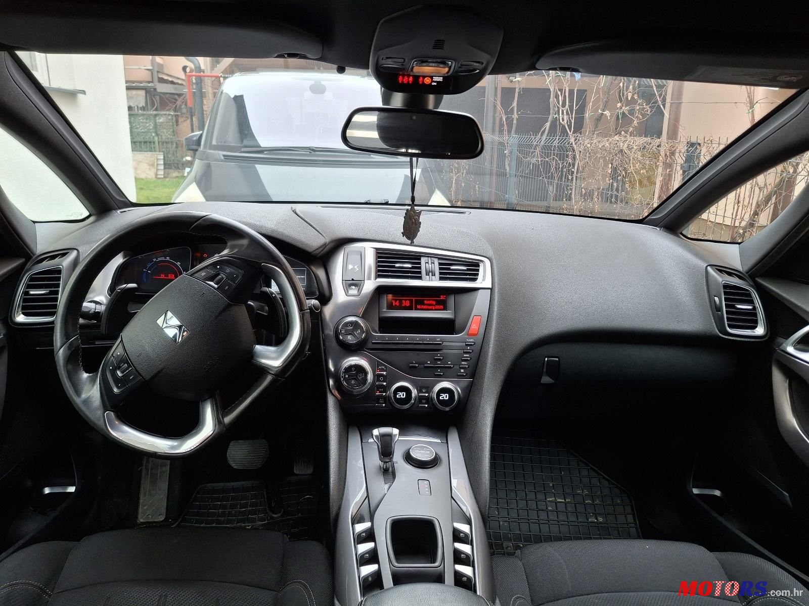 2013' Citroen DS5 Hybrid4 photo #6