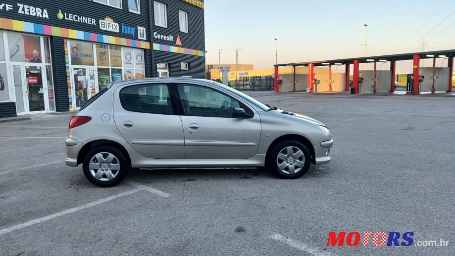 2005' Peugeot 206 photo #2