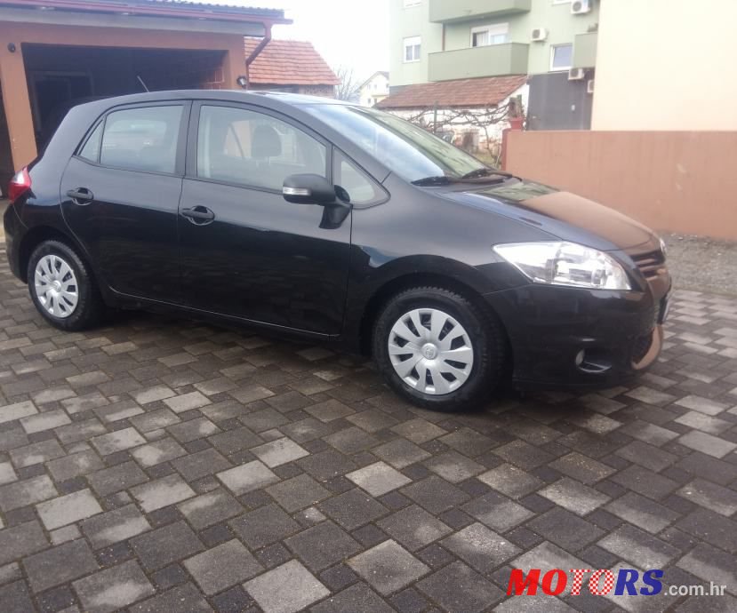 2012' Toyota Auris photo #3