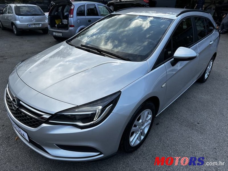 2018' Opel Astra Karavan photo #1