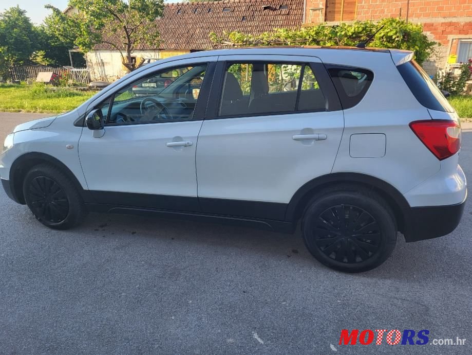 2014' Suzuki SX4 S-Cross photo #6