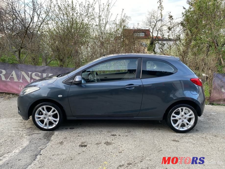 2010' Mazda 2 1.4 D photo #2