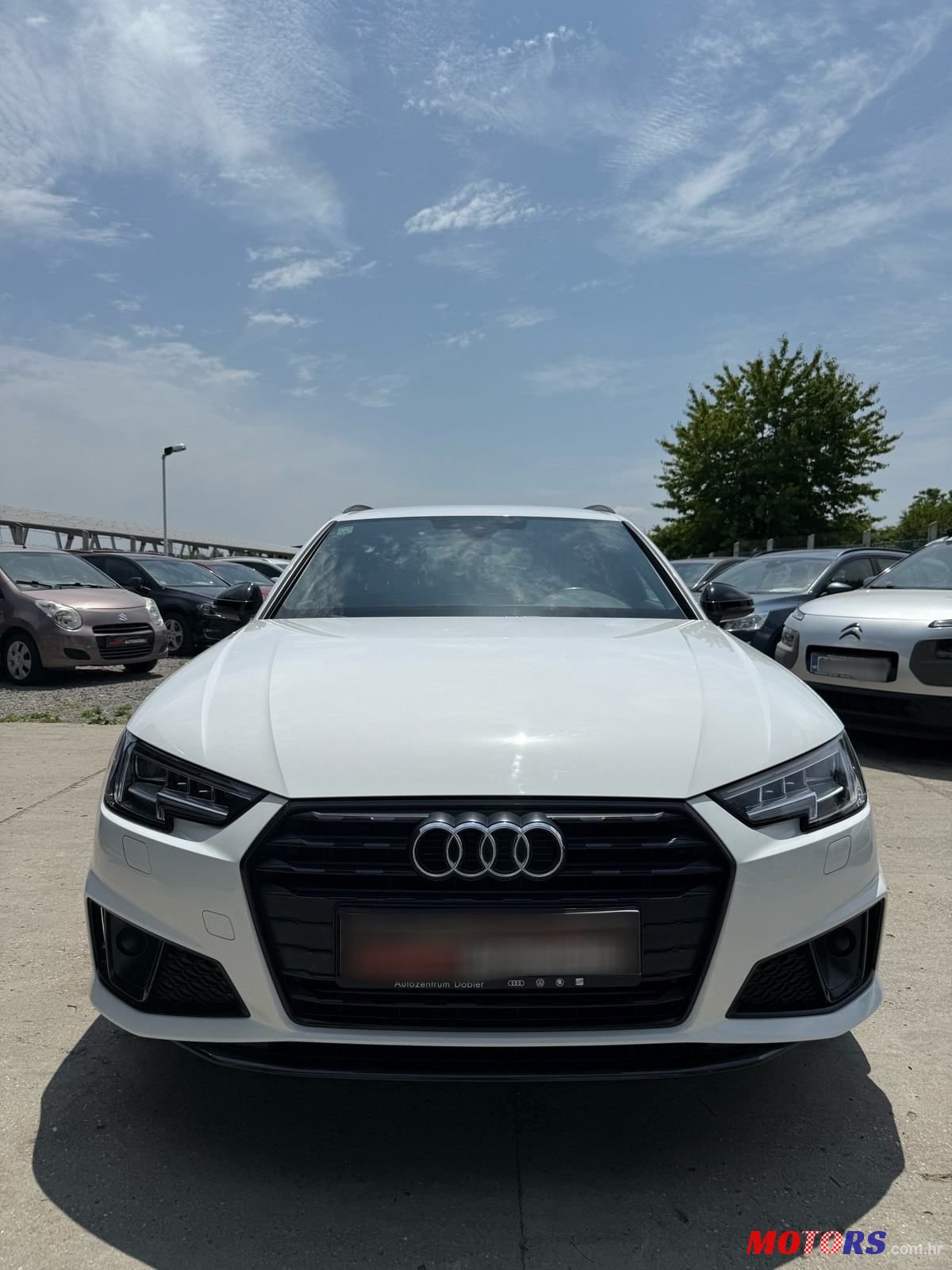 2019' Audi A4 Avant photo #2