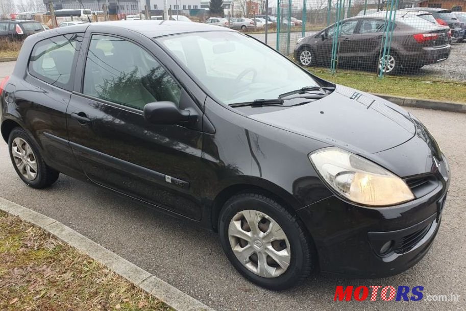 2006' Renault Clio 1,5 Dci photo #1
