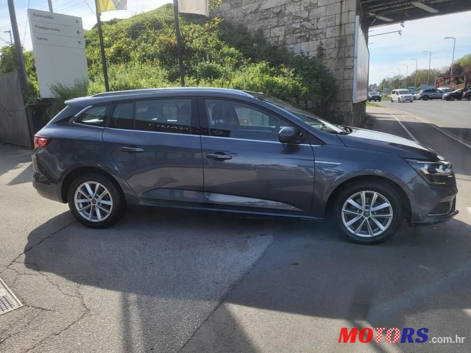 2020' Renault Megane Grandtour photo #4