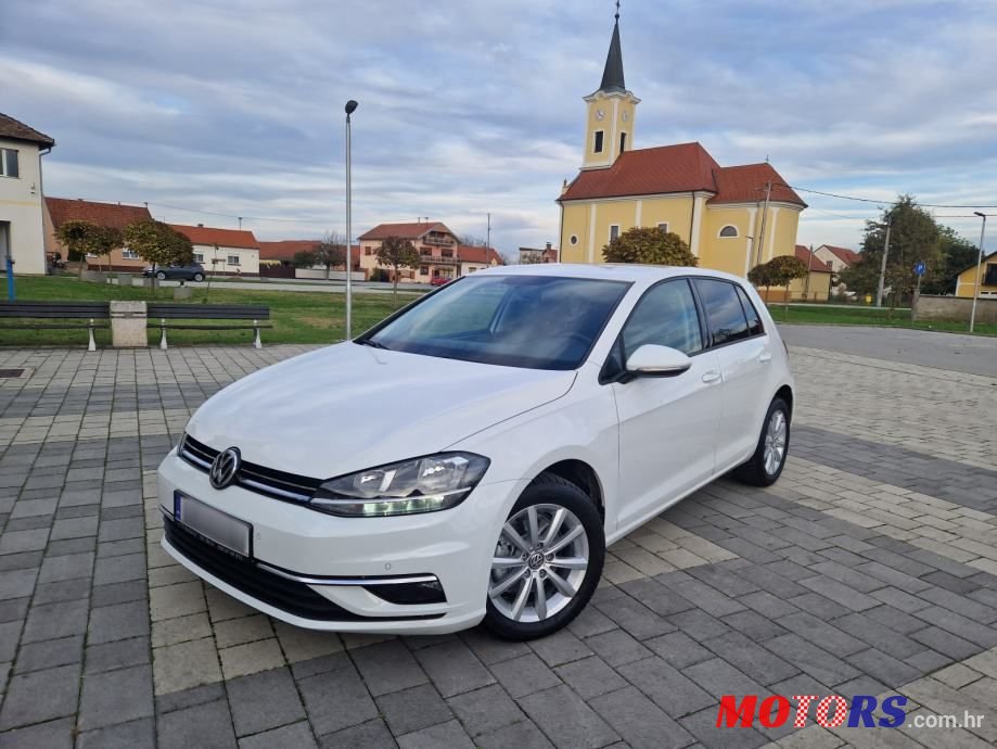 2020' Volkswagen Golf 7 1.6 Tdi photo #2