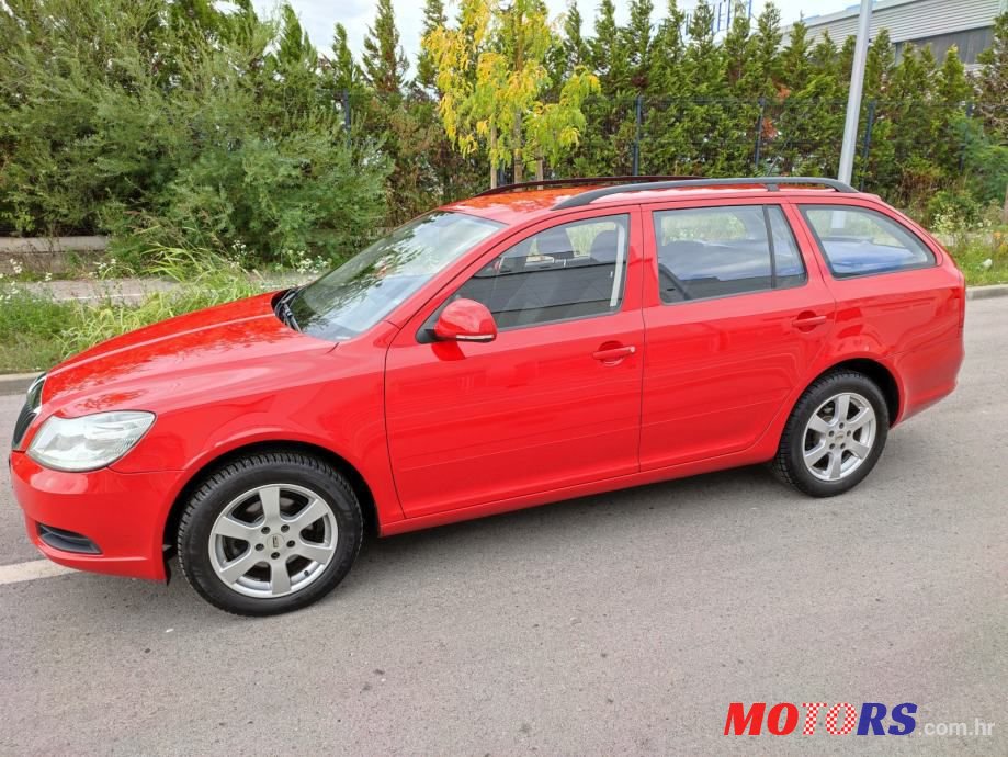 2012' Skoda Octavia Combi photo #2