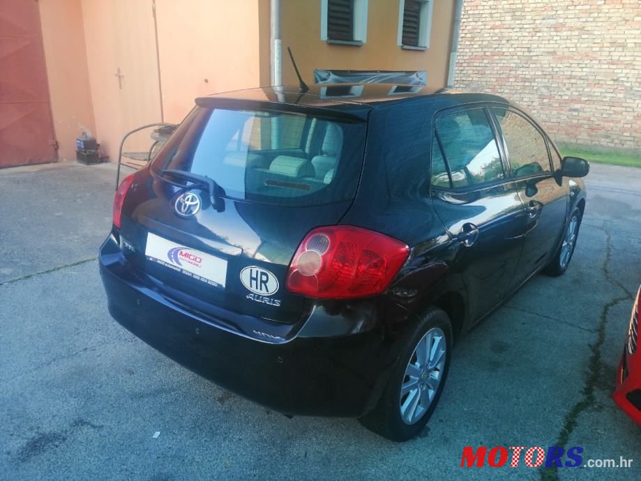 2008' Toyota Auris photo #3